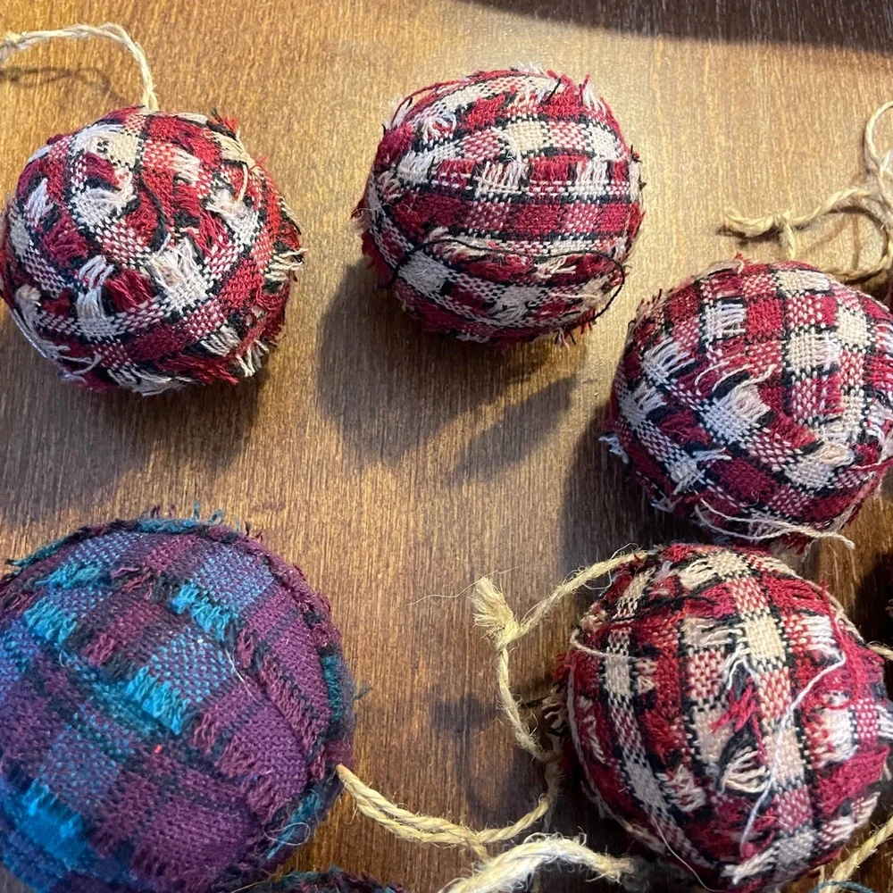 11 Primitive TARTAN PLAID Fabric RAG BALLS Christmas Ornaments Farmhouse